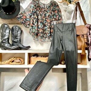 Aritzia Wilfred Vegan leather pants/leggings w holiday midcentury vibe